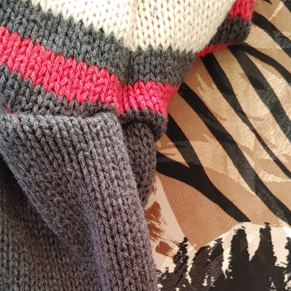 Silvery Lake Gray and Red Cardigan Sweater Sz Sm - Picture 11 of 16